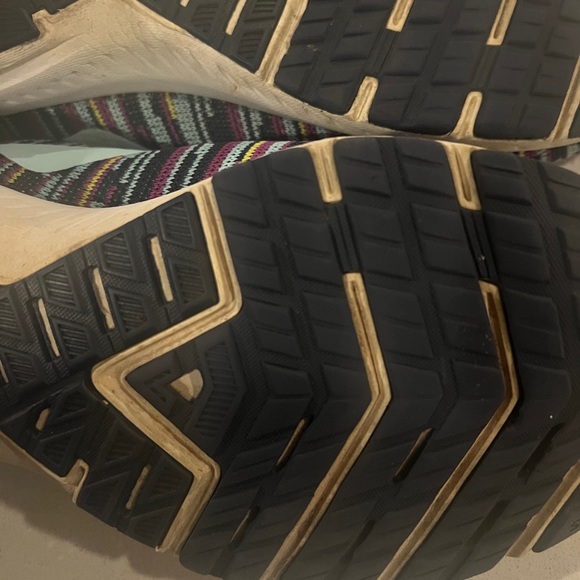 Brooks Running Shoes - Picture 3 of 4